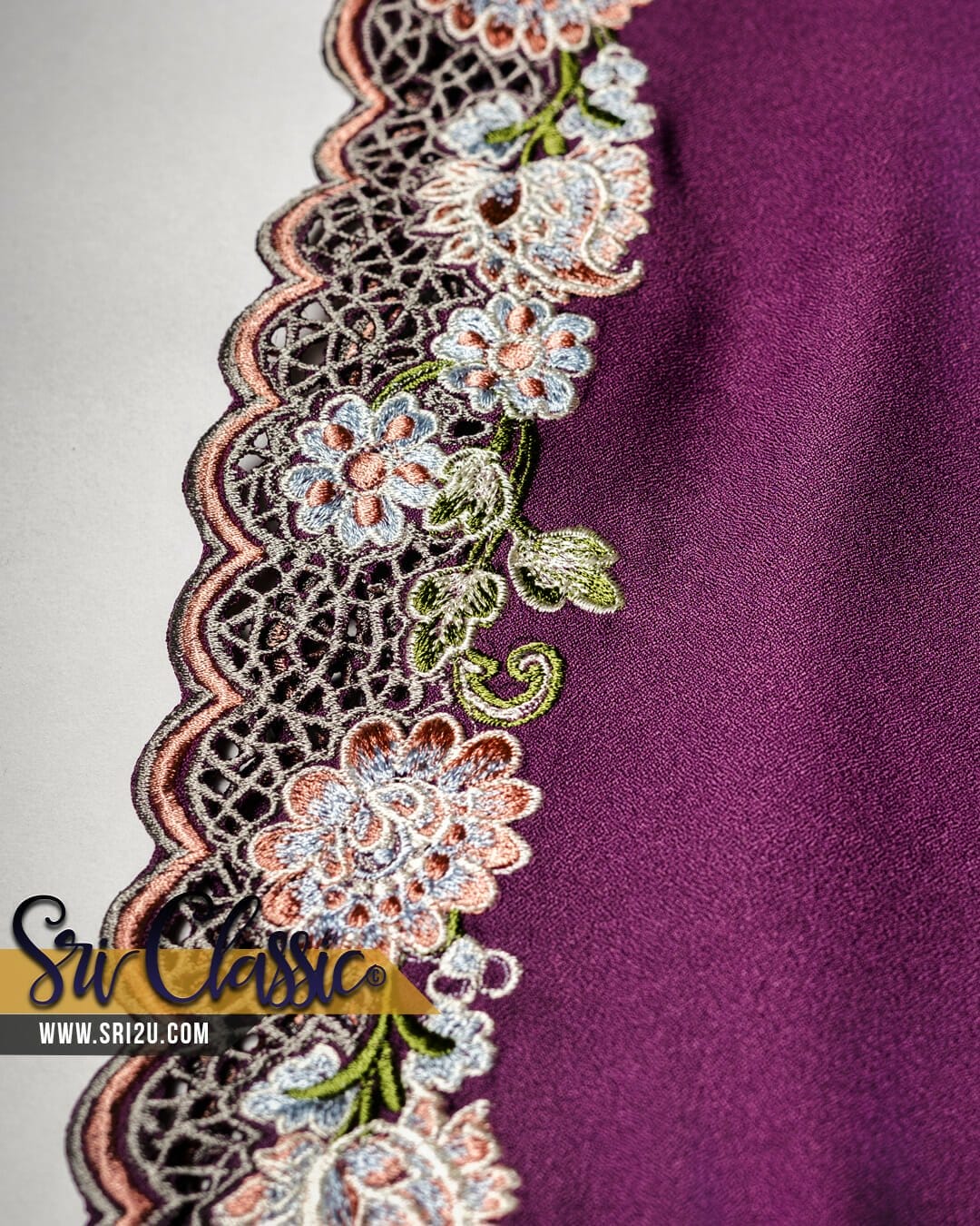 Kurung Pahang Sulaman Kerawang Motif Bunga Leletup dan Bunga Pecah Lima Dengan Kerawang Cakar Ayam