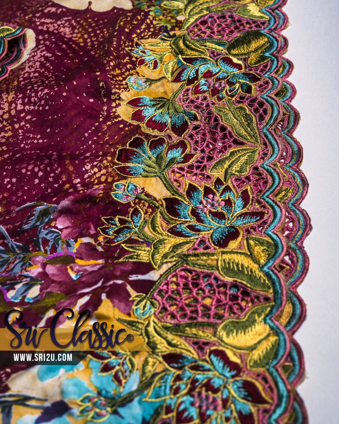Baju Kurung Moden Bersulam Kerawang Bunga Melur Cina dan Teratai
