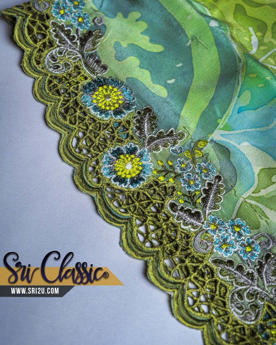 Baju Kurung Riau Batik Sutera Bersulam Kerawang Motif Bunga Dahlia dan Tembikai