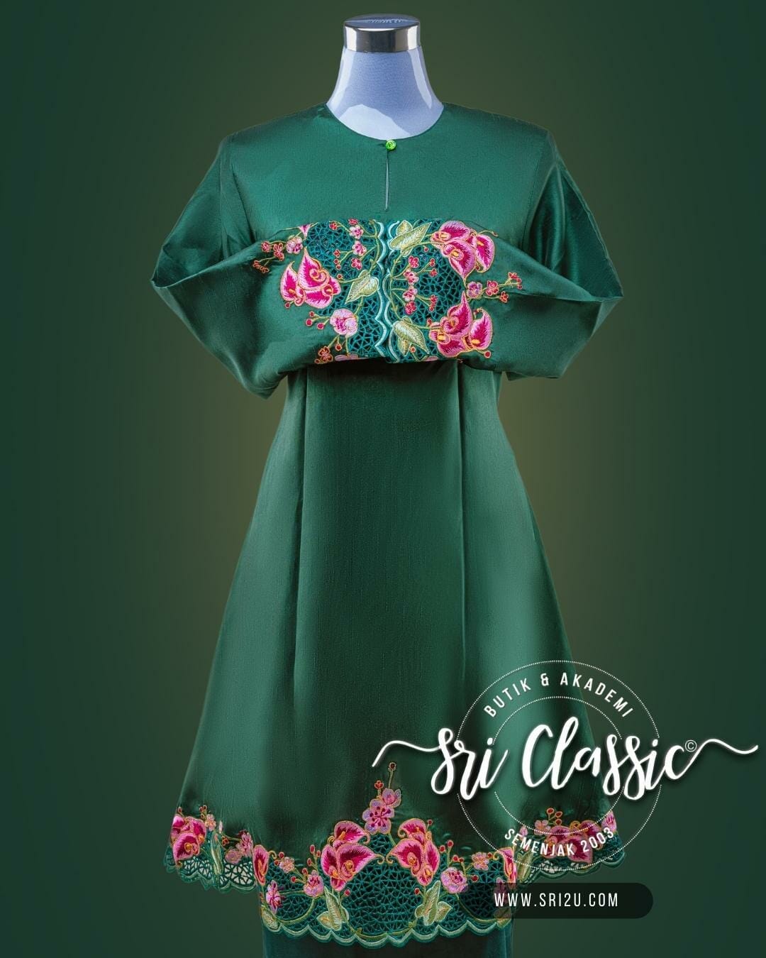 Sulam Baju Kurung Moden Princess Cut Motif Bunga Sakura Dan Lily Clara: Keanggunan dan Keunikan Sulaman Goyang Kerawang di Butik Sri Classic