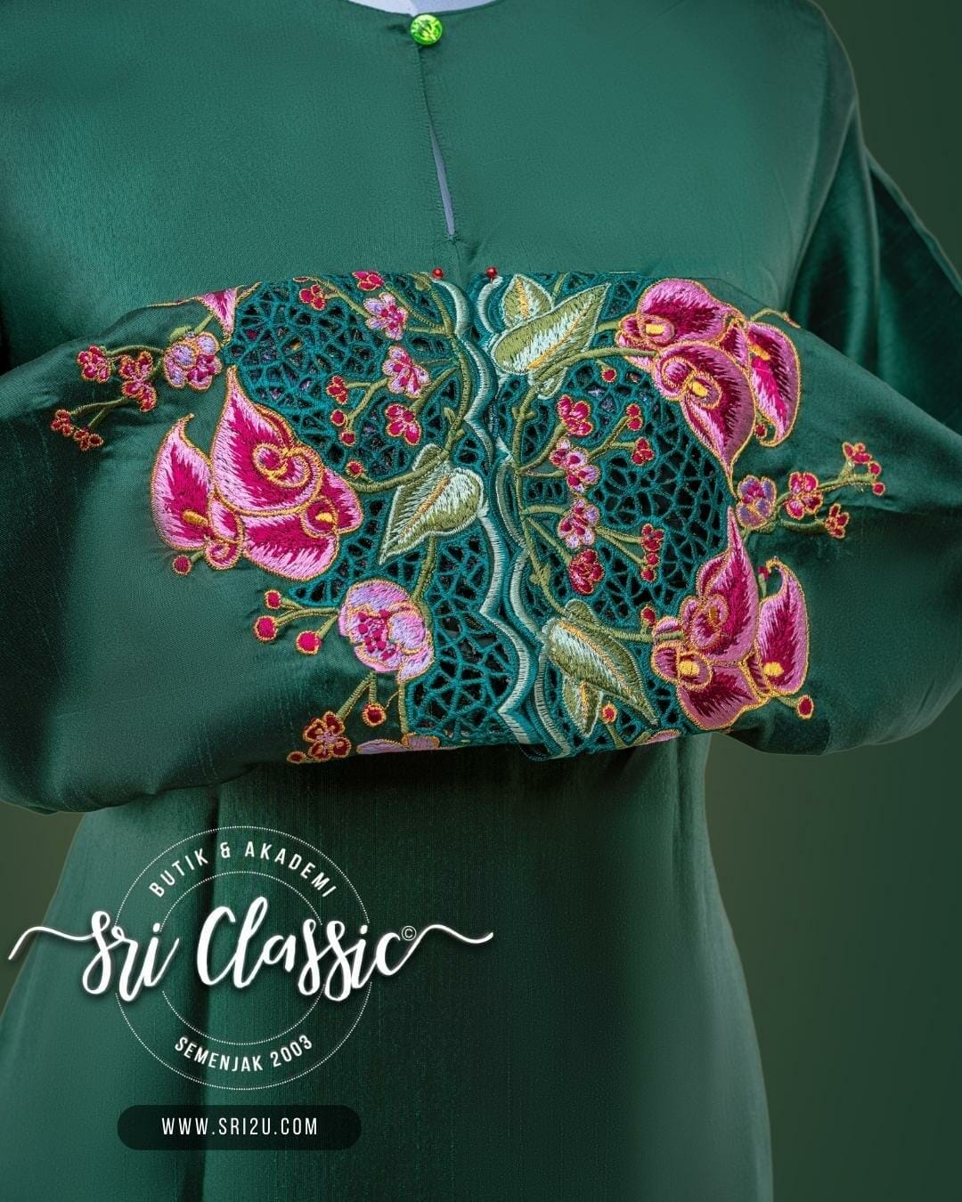 Sulam Baju Kurung Moden Princess Cut Motif Bunga Sakura Dan Lily Clara: Keanggunan dan Keunikan Sulaman Goyang Kerawang di Butik Sri Classic