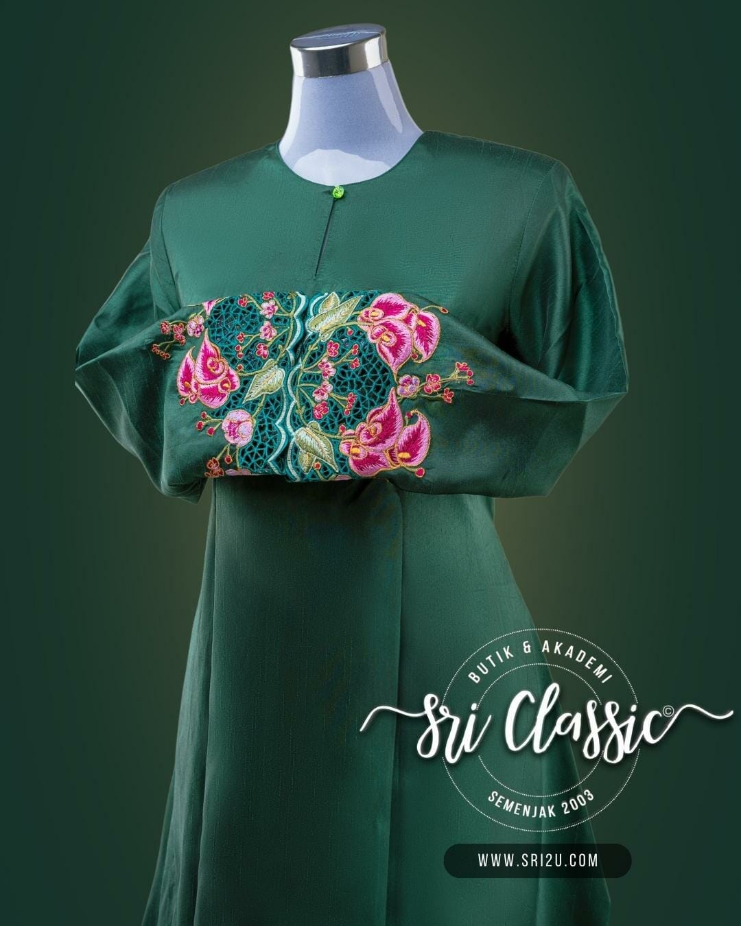 Sulam Baju Kurung Moden Princess Cut Motif Bunga Sakura Dan Lily Clara: Keanggunan dan Keunikan Sulaman Goyang Kerawang di Butik Sri Classic