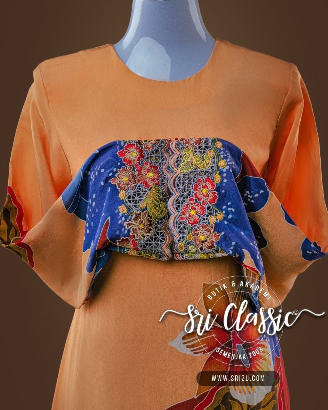Memikat Dengan Sulam Baju Kurung Tradisi Motif Bunga Orkid Dengan Kerawang Pagar di Butik Sri Classic