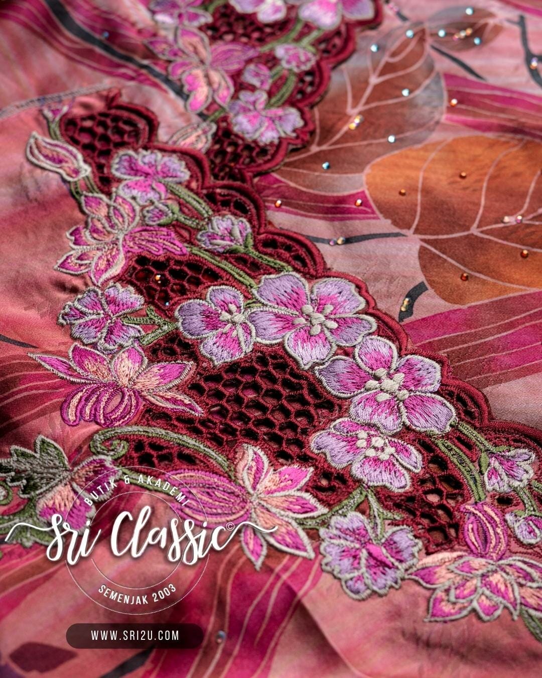Sulam Baju Kurung Tradisi Motif Bunga Sakura dan Bunga Magnolia